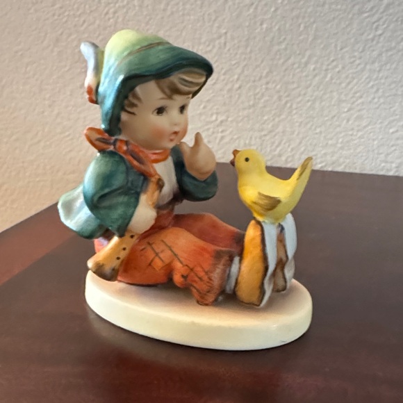 Hummel Figurine - Picture 2 of 11